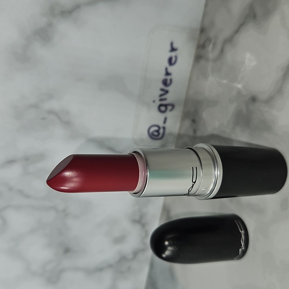 D IS FOR DANGER NWOB Matte Lipstick MAC - Picture 4 of 15